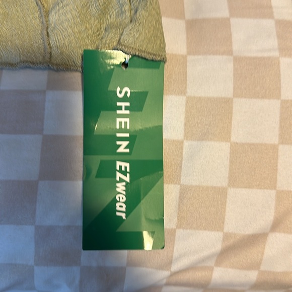 Green SHEIN one shoulder long sleeve crop top - Picture 3 of 5